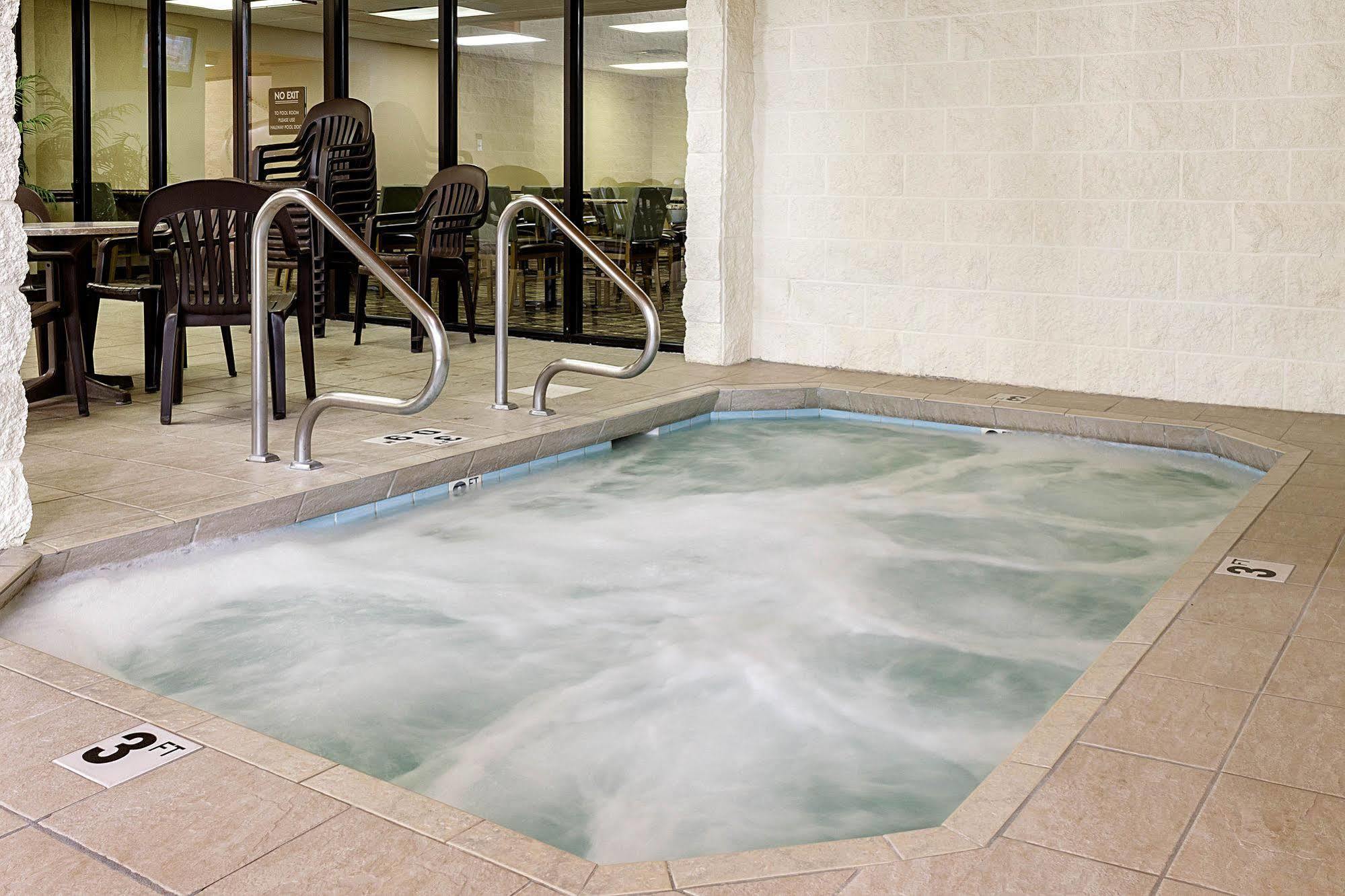 Comfort Inn Bismarck Exterior photo